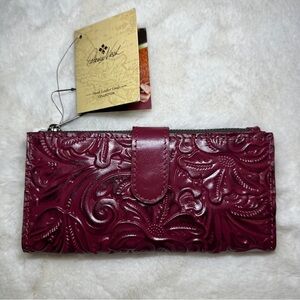 Patricia Nash Gorgeous Magenta Tooled Nazuri Wallet P419244 NWT